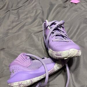 Under Armour size 13 girls basketball shoes
